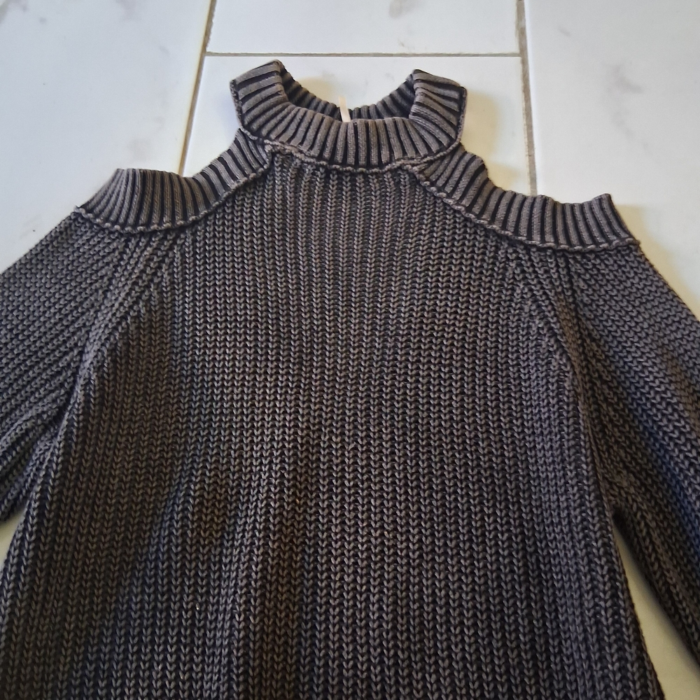 Free People Turtleneck Cold Shoulder Sweater - Grey Black Sz M - Picture 6 of 13
